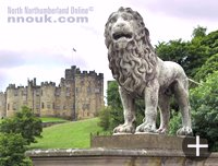 A lion on the bridge in front of Alnwick Castle.